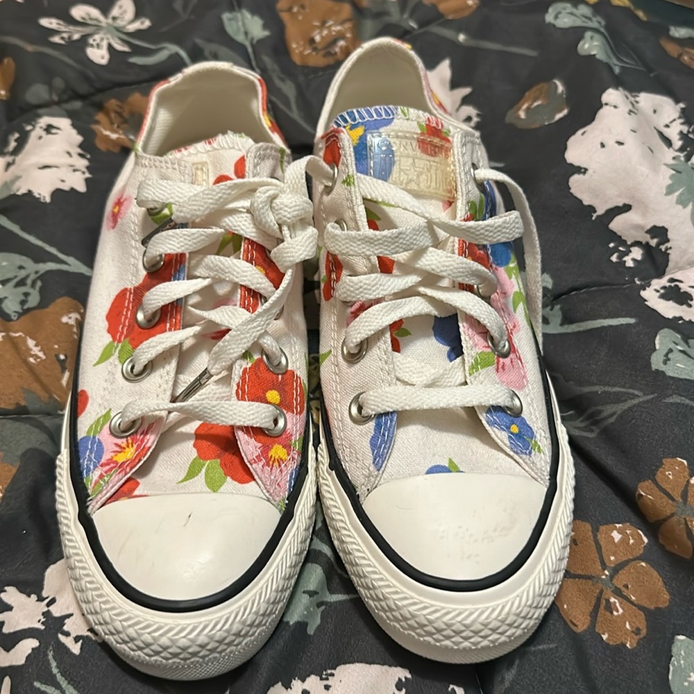 Converse All Stars Low “Flowers” Women shoes Sz 6